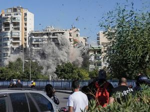 Supporting image for story: More than a dozen killed in Israeli strikes near Beirut hospital