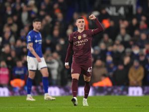 Supporting image for story: He can be a one-club man – Phil Foden urged to commit whole career to Man City