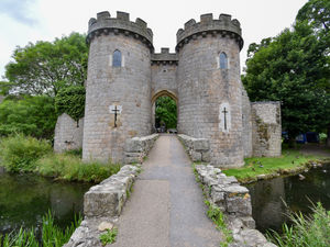 Supporting image for story: Step back in time with living history weekend at Whittington Castle 