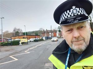 Supporting image for story: Police and traffic wardens watching school run after concerns over parents' parking