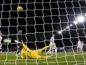 Supporting image for story: Manchester City avoid Carabao Cup shock after hitting back to beat Swansea