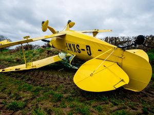 Supporting image for story: Probe launched after plane makes emergency landing in Shropshire field
 
