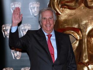 Supporting image for story: Happy Days star Henry Winkler thanks Irish firefighters after blaze at his hotel
