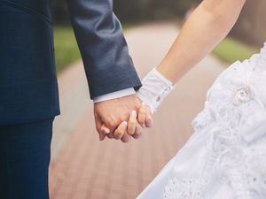 Supporting image for story: Apparently, marriage is good for the heart