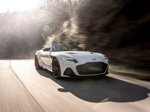 Supporting image for story: Aston Martin DBS Superleggera Volante revealed