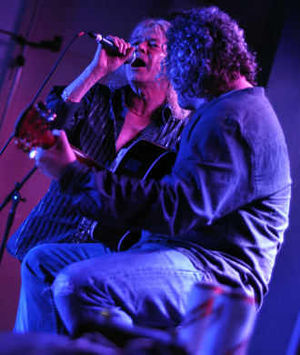 Supporting image for story: Bob's acoustic show is a family affair