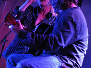 Supporting image for story: Bob's acoustic show is a family affair