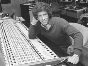 Supporting image for story: Richard Perry, record producer behind You’re So Vain and other hits, dies at 82