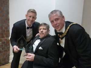 Alan Metcalfe, centre