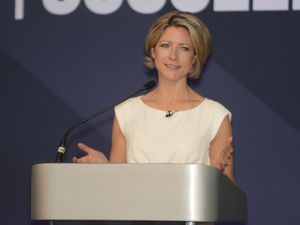 Supporting image for story: Jacqui Oatley's unpaid start to her sports journalism career