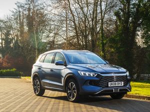 Supporting image for story: BYD Sealion 5 DM-i goes on sale priced at £29,995