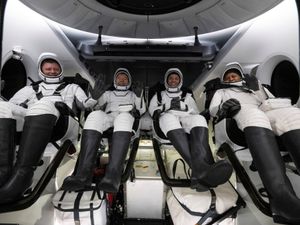 Supporting image for story: Nasa astronaut in hospital after extended space station mission