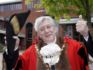 Supporting image for story: Emotional farewell to former mayor and 'Mr Wednesbury' Bill Archer