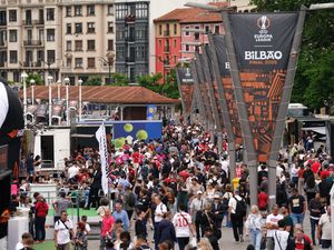 Supporting image for story: Tottenham and Manchester United fans clash ahead of Europa League final