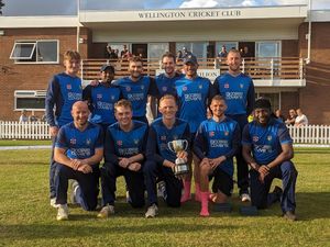 Supporting image for story: Wellington hold their nerve to claim silverware on 100-ball finals day