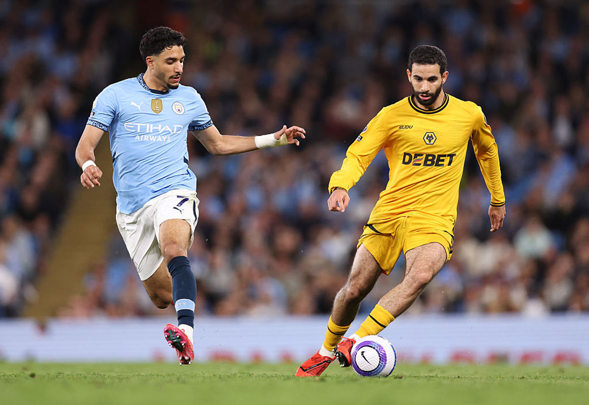 Wolves star completes Manchester City move