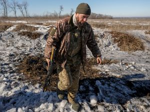 Supporting image for story: Hopes for diplomatic end to Ukraine crisis as Johnson chairs emergency meeting