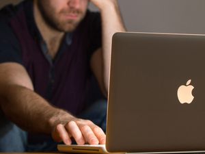 Supporting image for story: Oasis fans falling for ticket scams have lost £346 on average, major bank finds