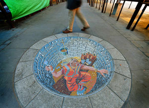 The mural depicts a view into the archaelogical dig that took place in 2014 before the building of the new market stalls
