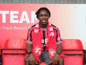 Supporting image for story: Walsall complete signing of wing-back Vincent Harper