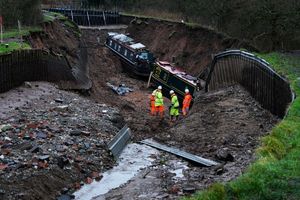 Waterways engineers in Whitchurch. Photo credit: Jacob King/PA Wire 
