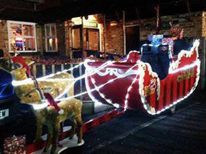Supporting image for story: Santa's reindeer loses one of its legs