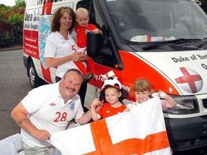 Supporting image for story: Paint job for minibus as pub gets patriotic