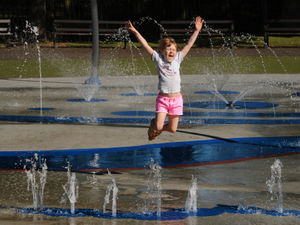 Supporting image for story: West Midlands weather: Hottest day of the year before thunder strikes herald Bank Holiday weekend
