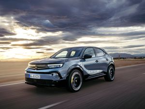 Supporting image for story: First Drive: Vauxhall is back to building hot cars with new Mokka GSE