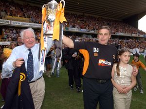 Supporting image for story: Dave Jones: Wolves must hold onto stars 