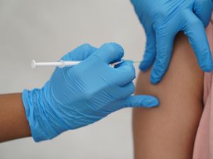 Supporting image for story: Vaccinated people ‘less likely to get long Covid’ – study