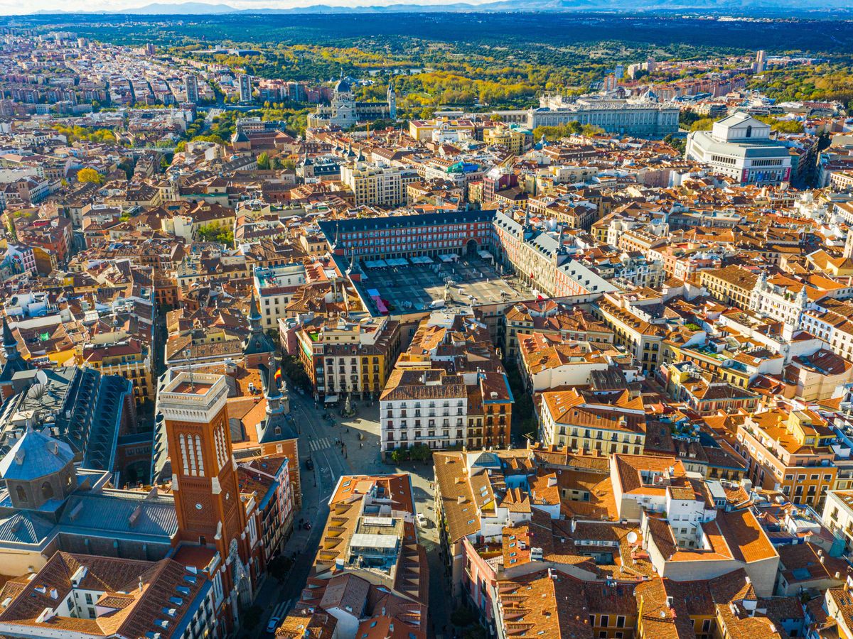 One killed and 25 injured in suspected gas blast in Madrid