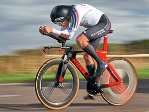 Supporting image for story: Callister and Hales push onto finish one minute clear