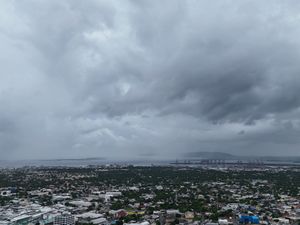 Supporting image for story: British tourists in Jamaica prepare for strongest storm on record