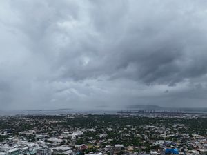 Supporting image for story: British tourists in Jamaica prepare for strongest storm on record