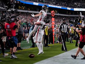 Supporting image for story: Flawless final drive propels Atlanta Falcons past Philadelphia Eagles 22-21