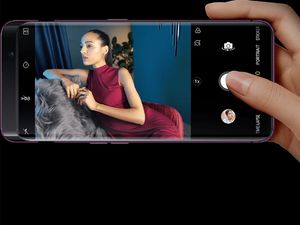 Supporting image for story: Oppo Find X introduces hidden pop-up camera system
