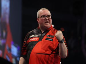 Supporting image for story: Stephen Bunting triumphs in Belfast after Luke Littler suffers another setback