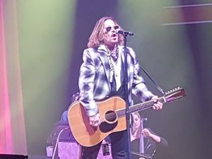 Supporting image for story: Johnny Depp: Fear and loathing in Birmingham for Jeff Beck fans but delight for actor's army


 