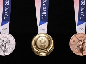 Supporting image for story: Tokyo unveils 2020 Olympic medals made from recycled gadgets