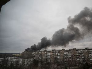 Supporting image for story: Limited Russian ceasefire revived to allow citizens in besieged cities to flee