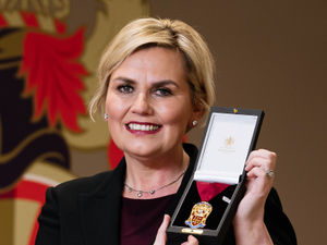 Supporting image for story: Standing ovation as primary school attack hero Lisa Potts becomes Wolverhampton's first 'Freewoman'