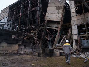 Supporting image for story: Kremlin official says Russian police will stay in Ukraine’s Donbas after peace