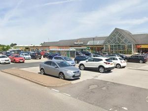 Supporting image for story: 'Have you seen taxi prices?' - Pensioner caught driving Range Rover to shops while banned