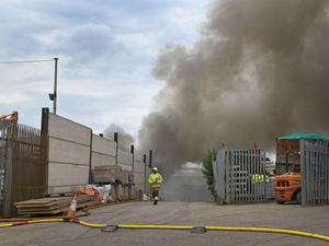 Supporting image for story: Dudley fire: Firefighters tackle blaze at town trading estate