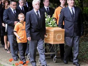 Supporting image for story: Wolves gent Bobby remembered