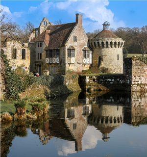 Scotney Castle by Chris Farmer
