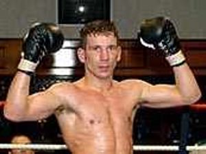 Supporting image for story: Elwell guns for the British title