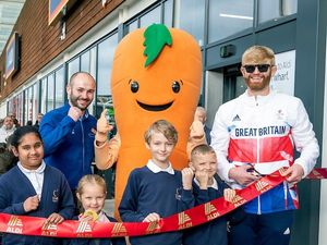 Supporting image for story: New Walsall Aldi opens to public with help of Paralympian