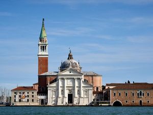 Supporting image for story: UK holidaymakers face losing money if they cancel Italian summer holidays